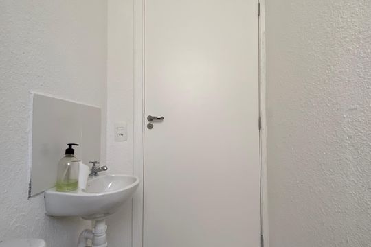 Banheiro de apartamento à venda com 2 quartos, 40m² em Jardim do Lago, Osasco