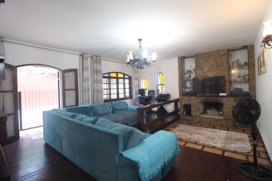 Sala de casa à venda com 3 quartos, 450m² em Pedreira, São Paulo