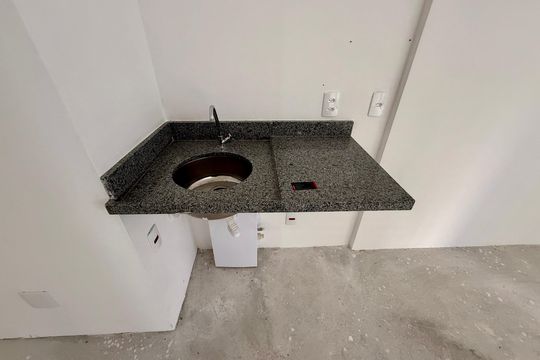 Cozinha  de kitnet/studio à venda com 1 quarto, 35m² em Cidade Monções, São Paulo