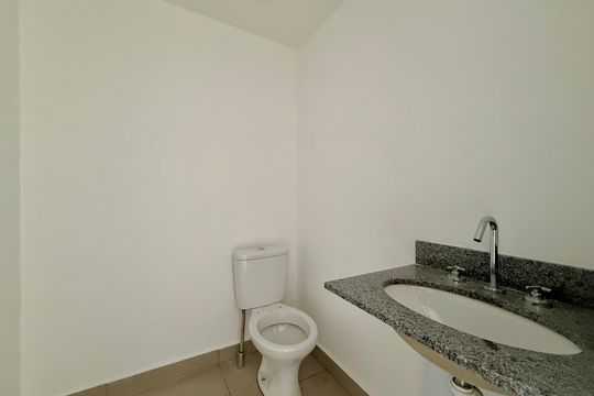 Banheiro  de kitnet/studio à venda com 1 quarto, 27m² em Cidade Monções, São Paulo