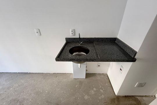 Cozinha  de kitnet/studio à venda com 1 quarto, 22m² em Cidade Monções, São Paulo