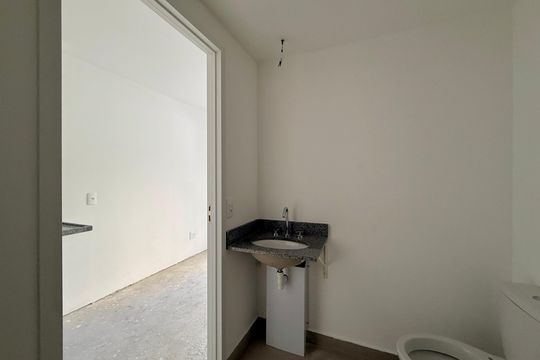 Banheiro  de kitnet/studio à venda com 1 quarto, 22m² em Cidade Monções, São Paulo