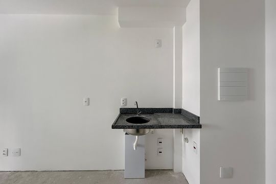 Cozinha  de kitnet/studio à venda com 1 quarto, 27m² em Cidade Monções, São Paulo