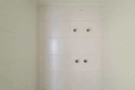 Banheiro  de kitnet/studio à venda com 1 quarto, 27m² em Cidade Monções, São Paulo