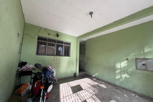 Garagem de casa à venda com 5 quartos, 150m² em Cipava, Osasco