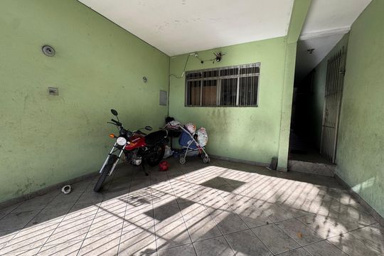 Garagem de casa à venda com 5 quartos, 150m² em Cipava, Osasco