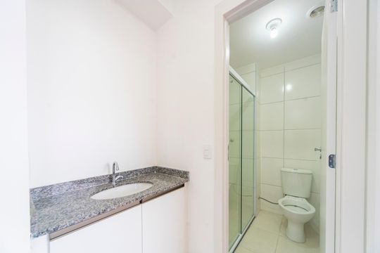 Banheiro  de apartamento para alugar com 2 quartos, 35m² em Vila Sacadura Cabral, Santo André