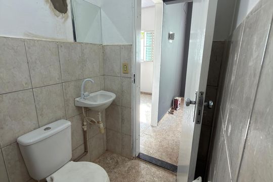 Banheiro de apartamento à venda com 1 quarto, 360m² em Qr 2, Brasília