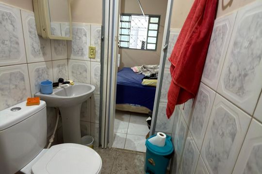 Banheiro  de apartamento para alugar com 1 quarto, 55m² em Qr 2, Brasília