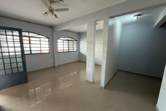 Casa para alugar com 3 quartos, 140m² em Qr 2, Brasília