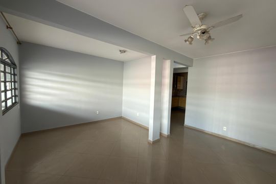 Casa para alugar com 3 quartos, 140m² em Qr 2, Brasília