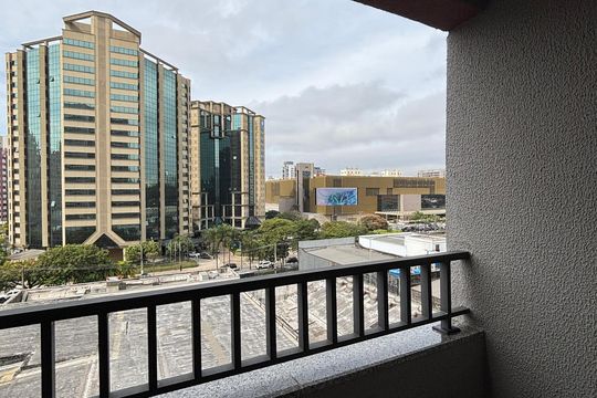 Varanda de kitnet/studio para alugar com 1 quarto, 26m² em Moema, São Paulo