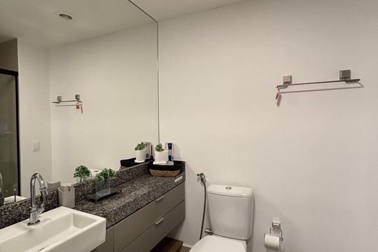 Banheiro de kitnet/studio para alugar com 1 quarto, 26m² em Moema, São Paulo