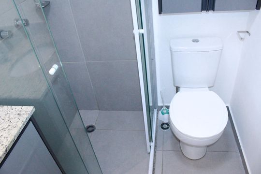 Banheiro de kitnet/studio para alugar com 1 quarto, 25m² em Higienópolis, São Paulo