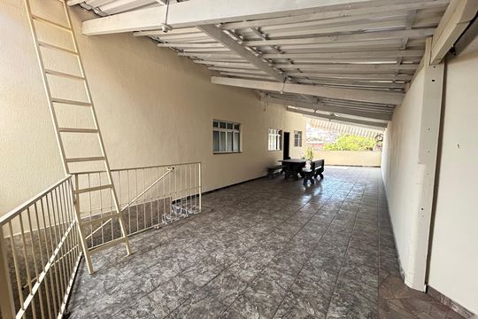 Área Externa de casa para alugar com 3 quartos, 100m² em Jardim Laguna, Contagem