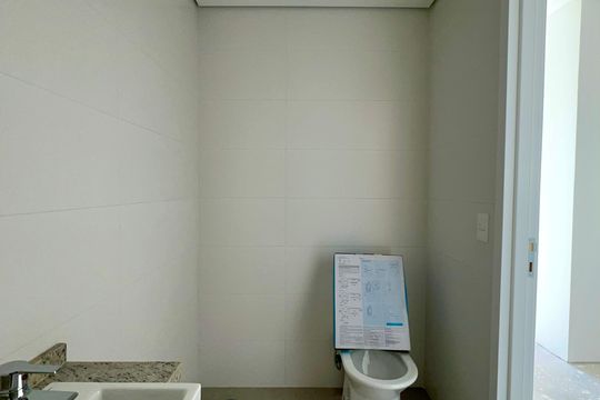 Banheiro de kitnet/studio à venda com 1 quarto, 23m² em Pinheiros, São Paulo