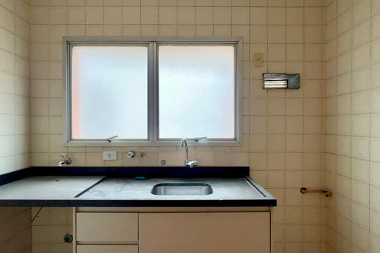 Cozinha de apartamento para alugar com 1 quarto, 40m² em Cerqueira César, São Paulo