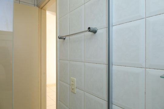Banheiro de apartamento à venda com 3 quartos, 54m² em Vila Taquari, São Paulo