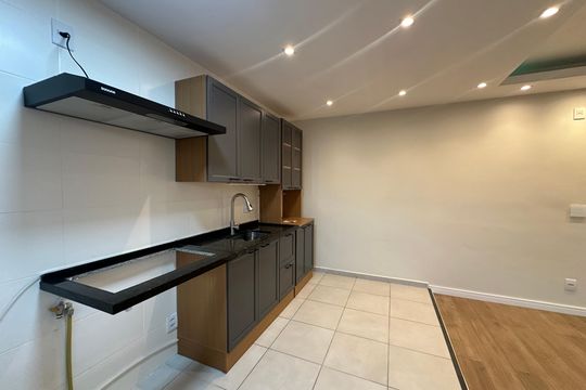 Cozinha de apartamento para alugar com 2 quartos, 59m² em Votupoca, Barueri