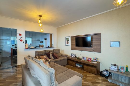Casa para alugar com 3 quartos, 240m² em Balneário Dom Carlos, São Paulo