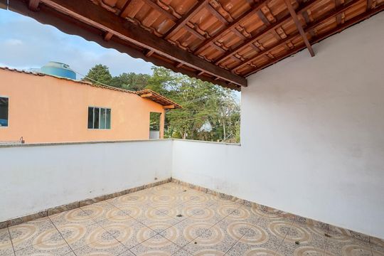 Sacada de casa para alugar com 3 quartos, 240m² em Balneário Dom Carlos, São Paulo
