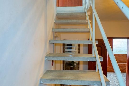 Escada de casa para alugar com 3 quartos, 240m² em Balneário Dom Carlos, São Paulo