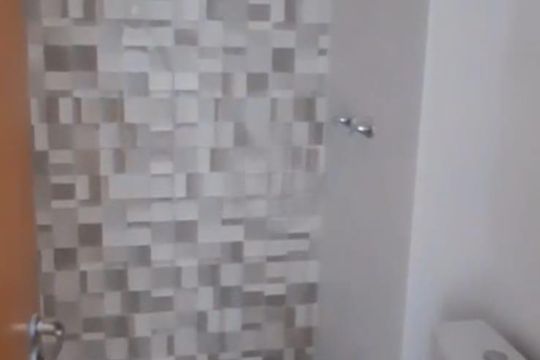 Banheiro de apartamento à venda com 2 quartos, 47m² em Vila 31 de Março, Campinas