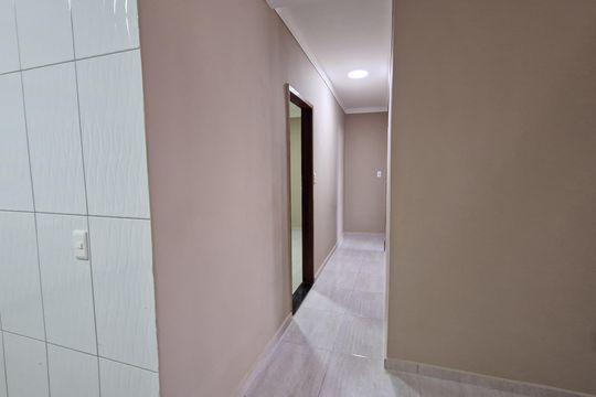 Corredor de casa para alugar com 2 quartos, 70m² em Cabral, Nilópolis