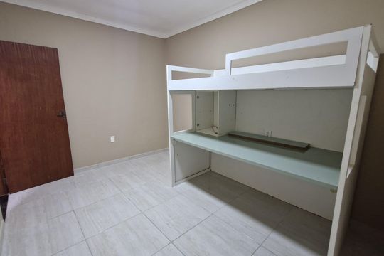 Quarto de casa para alugar com 2 quartos, 70m² em Cabral, Nilópolis