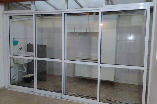 Área externa de casa de condomínio para alugar com 2 quartos, 90m² em Jardim Tupanci, Barueri