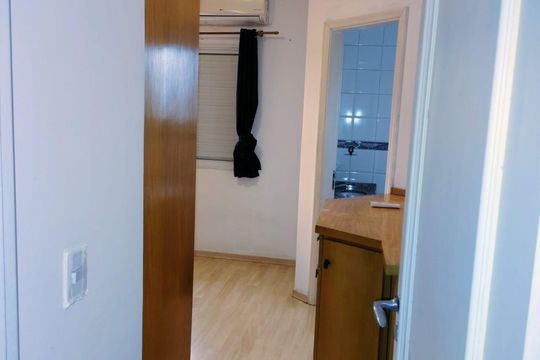 Quarto de casa de condomínio para alugar com 2 quartos, 90m² em Jardim Tupanci, Barueri