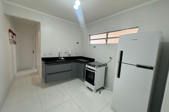 Cozinha de apartamento para alugar com 1 quarto, 50m² em Boa Vista, São Vicente