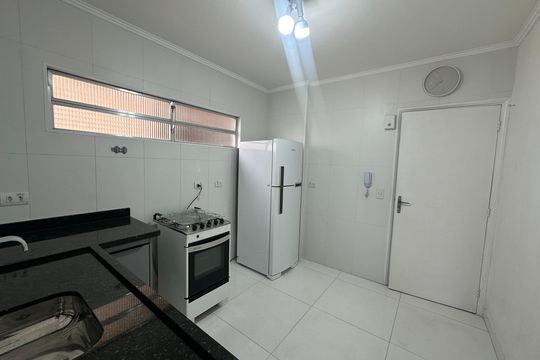Cozinha de apartamento para alugar com 1 quarto, 50m² em Boa Vista, São Vicente