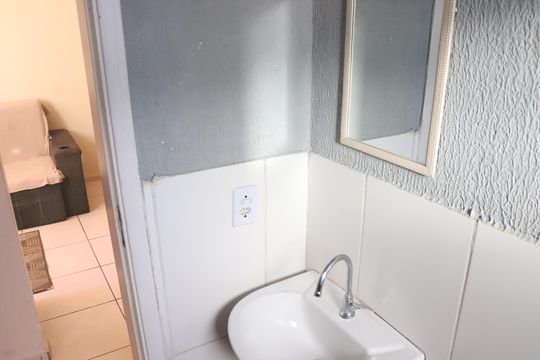 Banheiro de apartamento para alugar com 2 quartos, 50m² em Parque Rodoviária, Campos dos Goytacazes