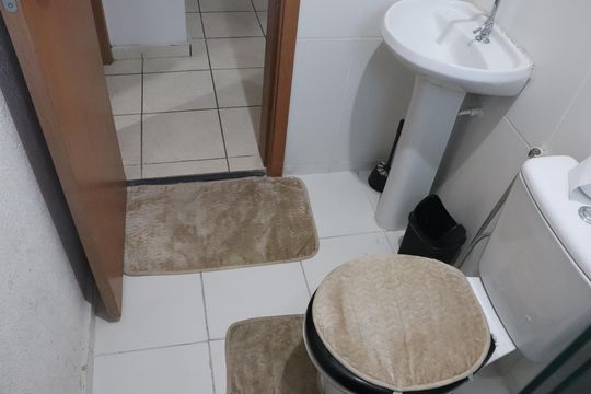Banheiro de apartamento para alugar com 2 quartos, 50m² em Parque dos Rodoviários, Campos dos Goytacazes