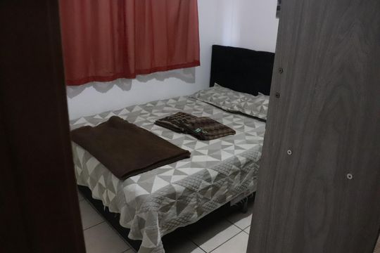 Quarto 1 de apartamento para alugar com 2 quartos, 50m² em Parque dos Rodoviários, Campos dos Goytacazes