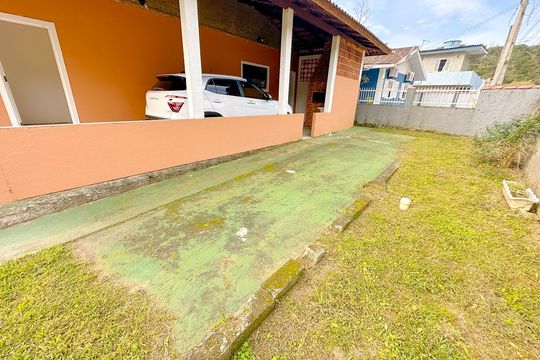 Garagem de casa para alugar com 3 quartos, 110m² em Ratones, Florianópolis