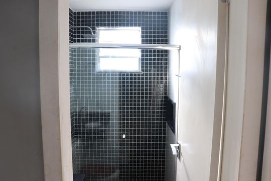 Banheiro de apartamento para alugar com 2 quartos, 50m² em Parque Rodoviária, Campos dos Goytacazes