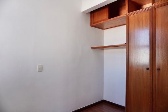 Quarto 2 de apartamento para alugar com 3 quartos, 71m² em Santa Efigênia, Belo Horizonte