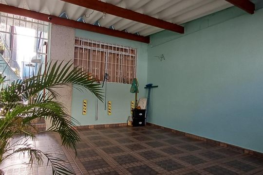 Área externa de casa à venda com 3 quartos, 80m² em Vila Elze, São Paulo