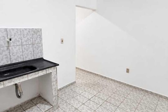 Sala/Cozinha de kitnet/studio para alugar com 1 quarto, 30m² em Inhoaíba, Rio de Janeiro