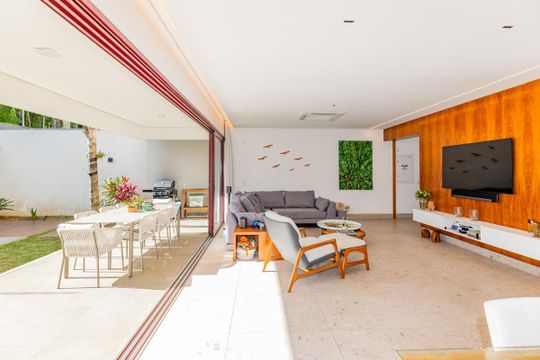 Casa de Condomínio à venda com 3 quartos, 536m² em Jardim Petropolis, São Paulo