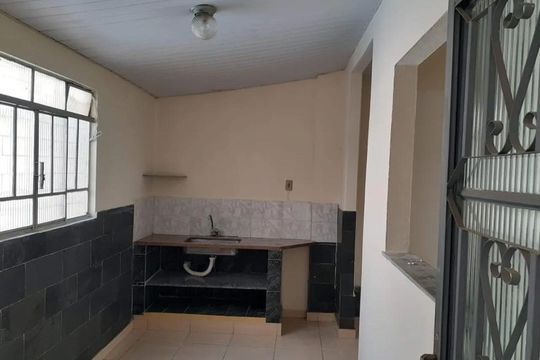 Cozinha de casa para alugar com 2 quartos, 52m² em Goiânia, Belo Horizonte