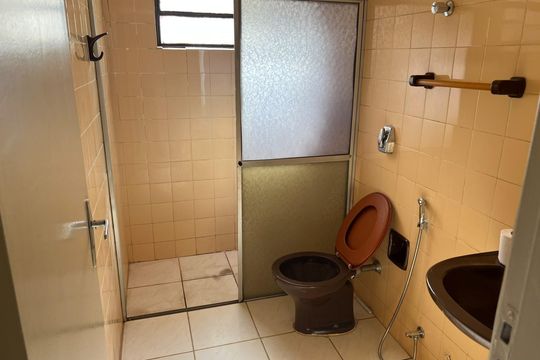 Banheiro de casa para alugar com 3 quartos, 110m² em Carajás, Uberlândia