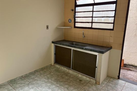 Cozinha de casa para alugar com 3 quartos, 110m² em Carajás, Uberlândia