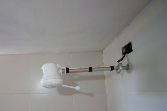Banheiro social de apartamento à venda com 1 quarto, 25m² em Qnn 23, Brasília