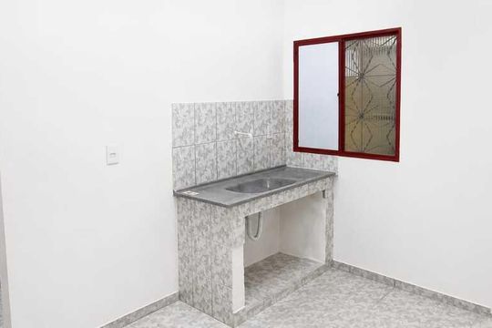 Cozinha de kitnet/studio para alugar com 1 quarto, 30m² em Inhoaíba, Rio de Janeiro