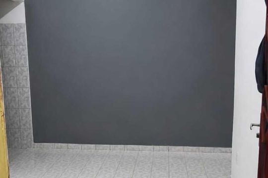 Entrada de kitnet/studio para alugar com 1 quarto, 30m² em Inhoaíba, Rio de Janeiro