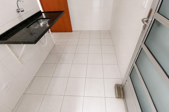 Cozinha de casa de condomínio para alugar com 2 quartos, 60m² em Jardim Sao Victor, Osasco