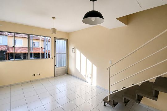Sala de casa de condomínio para alugar com 2 quartos, 60m² em Jardim Sao Victor, Osasco